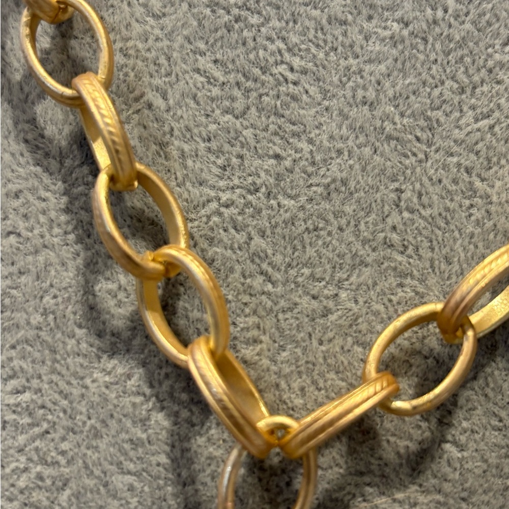 Gold tone Chain Necklace with repurposed vintage button Pendant! - Picture 4 of 4